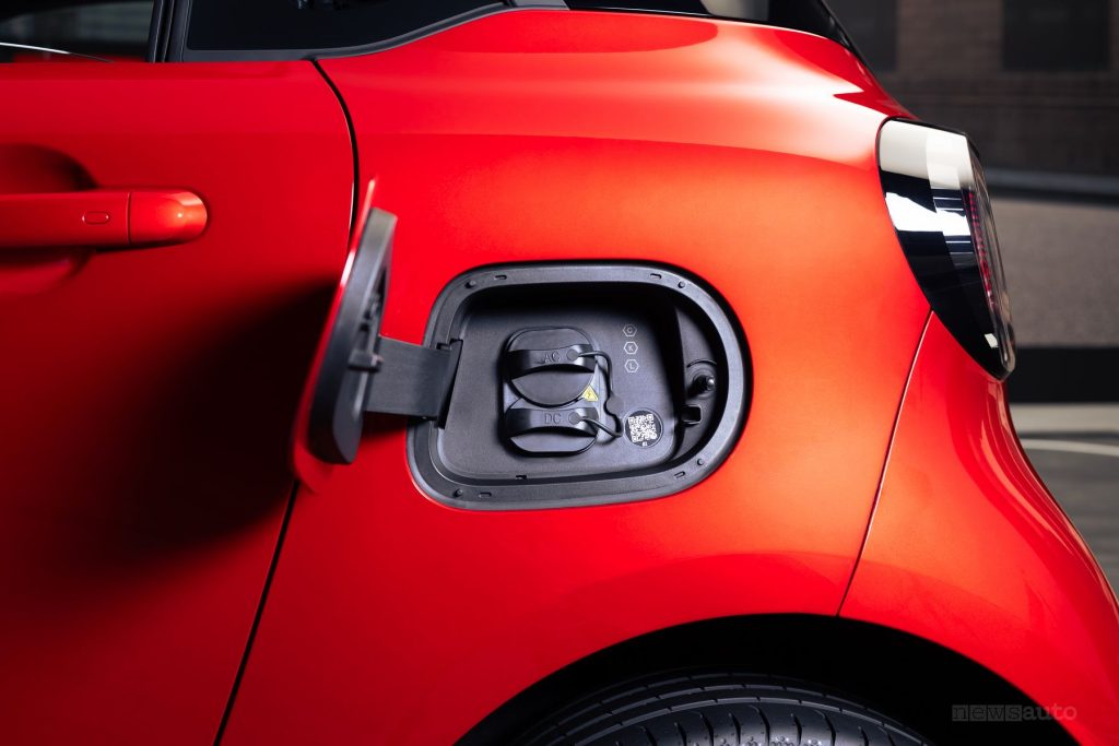 Nuova Smart #2 Premium vano per la ricarica AC/DC