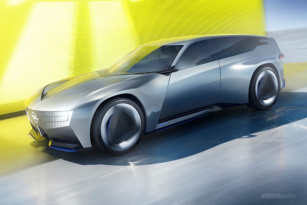 Opel STX Concept in movimento