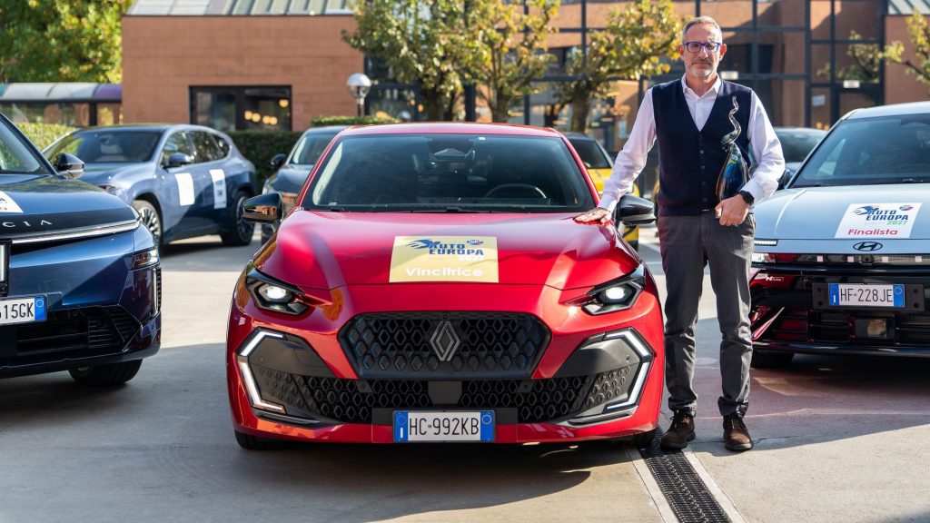 Carlo Leoni, Image & Communication Director del Gruppo Renault Italia, ha ritirato il Premio Auto Europa UIGA