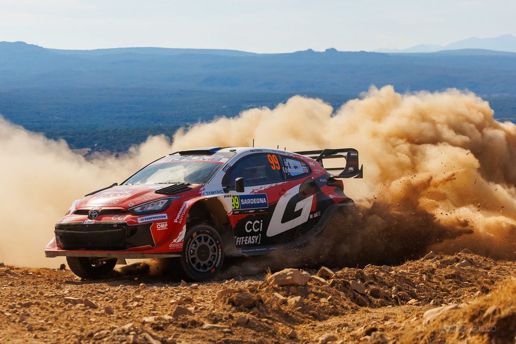 Oliver Solberg (Toyota GR Yaris Rally1) vittoria al Rally Italia Sardegna 2026