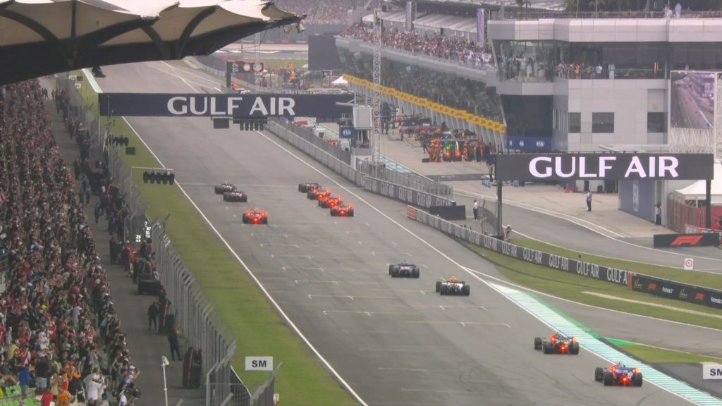Partenza gara F1 Sepang bug software